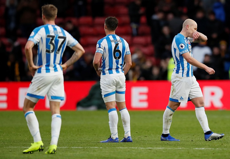 Primary KeywordPremier League Secondary Keyworddự đoán sbobet nhận định West Ham vs Huddersfield cập nhật Premier League 2019 Article Title VNPremier League West Ham vs Huddersfield: Khó khăn cho Huddersfield! Article Title EnglishPremier League West Ham vs Huddersfield: A challenging match for Huddersfield! Premier League West Ham vs Huddersfield: Khó khăn cho Huddersfield! West Ham vs Huddersfield Cùng dự đoán Sbobet đánh giá trận West Ham vs Huddersfield, 23:00 ngày 16/03 (GMT+8) và cập nhật Premier League 2019! West Ham cần thêm 1 điểm nữa để chính thức trụ hạng thành công, trong khi cơ hội đó đối với Huddersfield gần như không còn. Do vậy, trận đấu tới có lẽ sẽ chỉ có một đội chơi hết mình. Những điểm đáng chú ý West Ham đang có thành tích ghi bàn không đế nỗi tồi. Sau 30 vòng đấu, họ cũng có được 37 bàn thắng. Song, cũng có đến 43 lần đội bóng này để thủng lưới. Trong quá khứ, có 3 lần đội bóng này đối đầu với đối thủ Huddersfield. Trong cả 3 trận đấu đó, họ đều có được bàn thắng. Thậm chí, 2/3 trận này họ ghi được từ 2 bàn thắng trở lên. Trong 10 trận đấu gần đây nhất của mình, có 6 trận West Ham ghi được bàn thắng. Trong đó, có 3 trận họ ghi được từ 2 bàn trở lên. Song, cũng có đến 8/10 trận này họ để thủng lưới. Trên sân nhà, đến 8/10 trận họ có bàn với 6 trong số đó là từ 2 bàn thắng trở lên. Song, cũng có 7/10 trận này họ thủng lưới. 1 Theo các nhận định West Ham vs Huddersfield, trong khi đó, Huddersfield Town đang là đội bóng gây thất vọng nhất giải đấu, đặc biệt là ở hàng công. Sau 30 vòng đấu, chỉ vỏn vẹn 15 lần họ có được bàn thắng. Thế nhưng, lại có đến 53 lần họ để thủng lưới. Trong 3 lần đối đầu với đối thủ thành London này, có 2 trận họ có bàn nhưng cả 2 trận họ chỉ đều ghi được 1 bàn. Trong 10 trận đấu gần đây nhất của mình, chỉ vỏn vẹn 2 trận Huddersfield có được bàn thắng, 1 thành tích hết sức tồi tệ. Trong khi đó, có đến 8/10 trận này họ thủng lưới với 5 trong số đó là từ 2 bàn thua trở lên. Trên sân khách, cũng chỉ 3/10 trận gần nhất họ có bàn. Song, cũng có 8/10 trận này họ thủng lưới với 4 trong số đó là từ 2 bàn thua trở lên. West Ham đang đứng thứ 9 trên bảng xếp hạng với 39 điểm sau 30 vòng đấu của Ngoại hạng Anh. Ở 3 lần đối đầu trước đây với đội khách, cả 3 lần họ đều bất bại với 2 trong số đó là những chiến thắng. Cả 2 chiến thắng này, đội chủ sân London đều thắng với cách biệt 2 bàn trở lên. Điều này cho thấy cả năng thắng đậm của họ trong trận này là khá cao. Trong 10 trận đấu gần đây nhất của mình, có 3 trận West Ham giành được chiến thắng. Đáng chú ý khi 2/3 chiến thắng này, họ đều thắng cách biệt 2 bàn trở lên. Ngoài ra, 2/3 trận đó họ cũng giữ sạch lưới. Trên sân nhà, đến 6/10 trận gần nhất West Ham giành chiến thắng. Đến 4 trong số đó họ thắng cách biệt 2 bàn trở lên. 2 Theo các nhận định West Ham vs Huddersfield, trong khi đó, Huddersfield Town đang là đội bóng đội sổ cả giải đấu và có nguy cơ cao nhất phải xuống hạng ở mùa giải sau. Sau 30 vòng đấu, đội bóng này chỉ có được vỏn vẹn 14 điểm. Họ còn cách nhóm an toàn đến 16 điểm, 1 con số quá lớn với thực lực của họ hiện tại khi chỉ còn 8 vòng đấu nữa mọi chuyện sẽ kết thúc. Trong 3 lần đối đầu với West Ham, thành tích tốt nhất của họ chỉ là 1 trận hòa hồi đầu mùa. Trong 10 trận đấu gần đây nhất của mình, đến 8 trận Huddersfield để thua. Đáng chú ý khi đến 4 trong số đó họ thua cách biệt 2 bàn. Ngoài ra, 7/8 trận thua này họ đều không có bàn. Trên sân khách, đến 8/9 trận gần nhất họ thua trận. 3 trong số đó Huddersfield thua với cách biệt 2 bàn trở lên. Đội hình dự kiến giữa 2 đội West Ham vs Huddersfield Town West Ham: Fabianski, Cresswell, Ogbonna, Diop, Fredericks, Rice, Felipe Anderson, Lanzini, Noble, Snodgrass, Chicharito. Huddersfield Town: Lossl, Durm, Schindler, Zanka, Bacuna, Billing, Gorenc-Stankovic, Mooy, Pritchard, Mounie, Kachunga. Lịch sử thi đấu 3 trận gần nhất 2 đội gặp nhau: West Ham thắng 2, hòa 1 West Ham mới để thủng lưới 4 lần trong 6 trận đấu gần nhất chơi trên sân nhà Huddersfield mới giành được 1 chiến thắng trên sân khách kể từ đầu giải Tip cược LỰA CHỌN TỐI ƯU: Chọn Xỉu (Under) kèo 2.5@0.87 *** (23h00 16/03 GMT+8) Theo các nhận định West Ham vs Huddersfield, Huddersfield Town có thành tích đối đầu tích cực trước West Ham, nhưng thực tế West Ham United đã thành công hơn nhiều trong lịch sử đối đầu gần đây nhất khi thắng 2 và hòa 1 trong 3 lần đối đầu với Terrier. Và việc phải hành quân đến sân nhà của West Ham ngày hôm nay được xem là một khó khăn với Huddersfield Town. Meta Description Cùng dự đoán Sbobet đánh giá trận West Ham vs Huddersfield, 23:00 ngày 16/03 (GMT+8) và cập nhật Premier League 2019! 1st Image Request (English) A picture of West Ham Image Title in Vietnamese Premier League: West Ham mới để thủng lưới 4 lần trong 6 trận đấu gần nhất chơi trên sân nhà Image Caption in Vietnamese West Ham United đã thành công hơn nhiều trong lịch sử đối đầu gần đây nhất Image Alt Text in Vietnamese Premier League: West Ham đang đứng thứ 9 trên bảng xếp hạng với 39 điểm 2nd Image Request (English) A picture of Huddersfield Image Title in Vietnamese Premier League: Huddersfield Town có thành tích đối đầu tích cực trước West Ham Image Caption in Vietnamese Huddersfield Town đang là đội bóng gây thất vọng nhất giải đấu Image Alt Text in Vietnamese Premier League: Huddersfield mới giành được 1 chiến thắng trên sân khách kể từ đầu giải Outbound Link 1 URL https://www.bbc.com/sport/football/teams/west-ham-united Outbount Link 1 Anchor Text West Ham đang có thành tích ghi bàn không đế nỗi tồi Outbound Link 2 URL https://www.bbc.com/sport/football/teams/huddersfield-town Outbount Link 2 Anchor Text Huddersfield Town đang là đội bóng đội sổ cả giải Internal Link 1 URL https://mail3.kebunbola.com/premier-league/ Iternal Link 1 Anchor Text Premier League 2019 Internal Link 2 URL https://mail3.kebunbola.com/vi/tag/huddersfield-town-vi/ Iternal Link 2 Anchor Text các nhận định West Ham vs Huddersfield Tags /3 West Ham, Huddersfield FB Caption in Vietnamese ⚽ West Ham vs Huddersfield: Hành quân đến sân nhà của West Ham được xem là một khó khăn với Huddersfield Town!