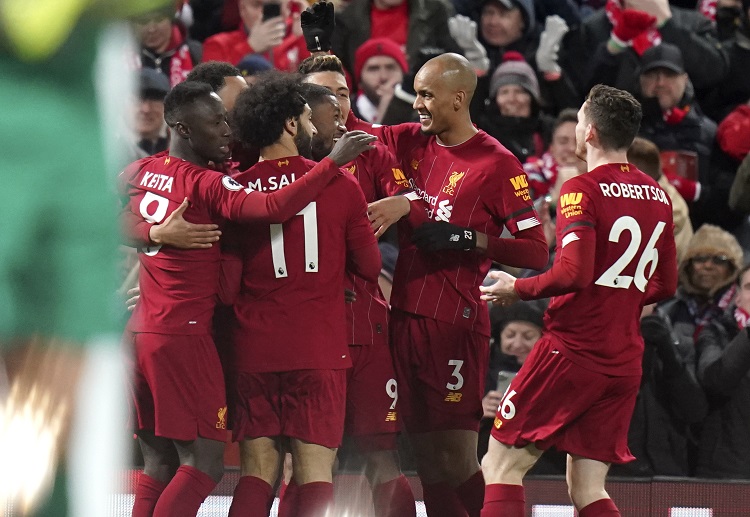 Premier League 2020/21 thi đấu trên sân không khán giả.