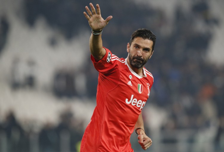 Buffon là thủ thành huyền thoại của Serie A