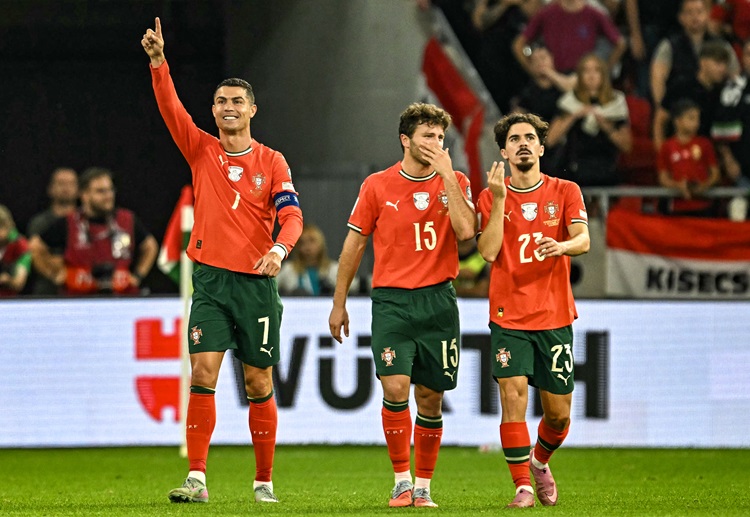 ဒါကြောင့် ရော်နယ်ဒို အနေနဲ့ ကားလို့စ် ရူအစ်ဇ်ရဲ့ ကမ္ဘာ့ဖလား ခြေစစ်ပွဲမှာ ဂိုးသွင်း အများဆုံး စံချိန်ကို လိုက်မှီသွားခဲ့တာ ဖြစ်ပါတယ်။