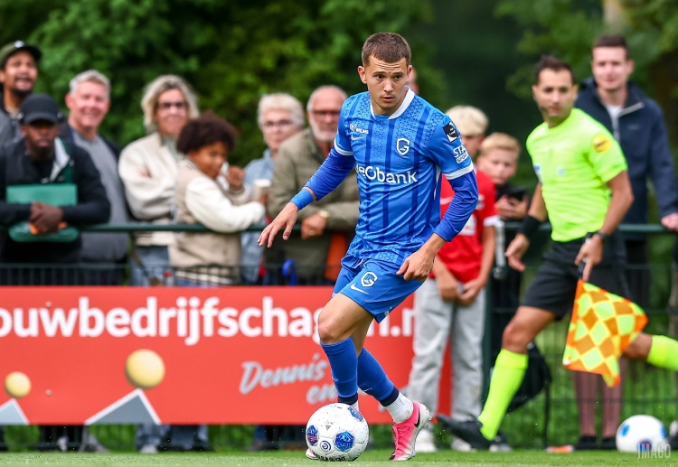 O jovem Konstantinos Karetsas, do Genk, surgiu como alvo do Milan para reforçar o elenco antes do início da temporada da Serie A